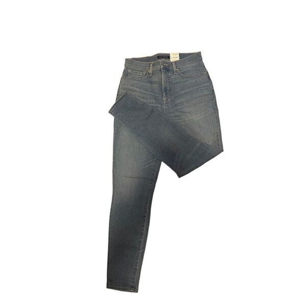 NWT Light blue jeans Lucky Brand size 10/30 R - Picture 2 of 10